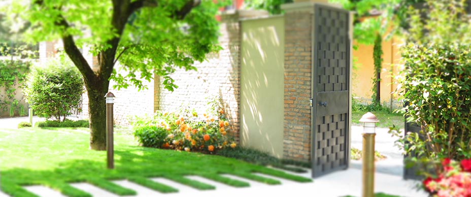Giardino e porta d’ingresso
