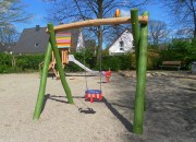 Kleinkindschaukel-Spielplatz-1-01-02